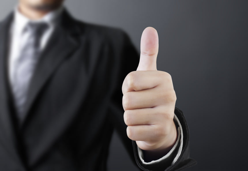 西装男伸出拇指向上奋斗企业精神