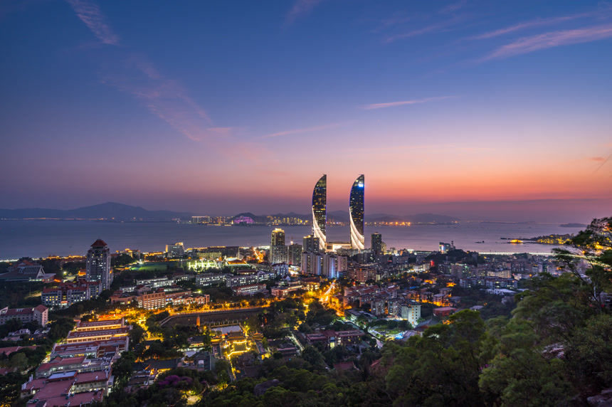 中国厦门的康拉德厦门双塔/厦门世界贸易大观人文建筑景观