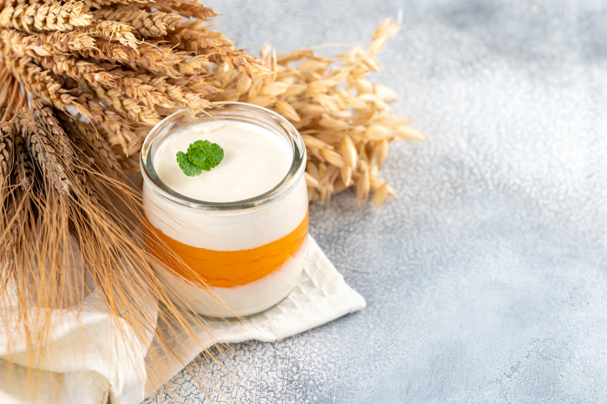 非乳制品替代品豆奶或酸奶加芒果饮料饮品健康生活方式