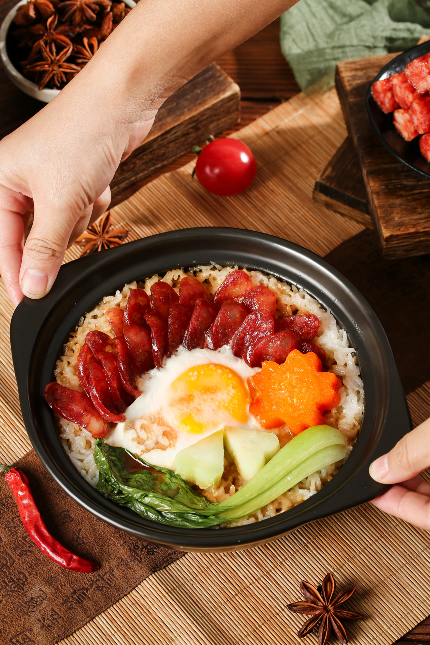 深底上的腊肠煲仔饭