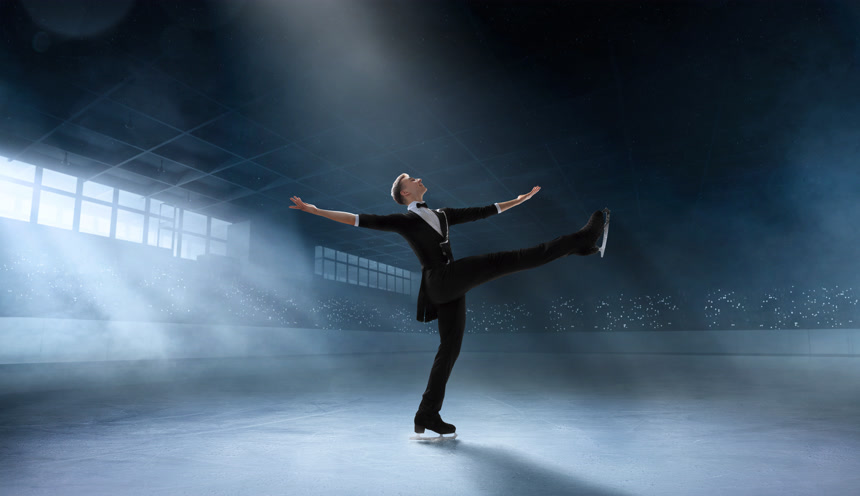 花样滑冰选手在舞台上体育运动竞赛