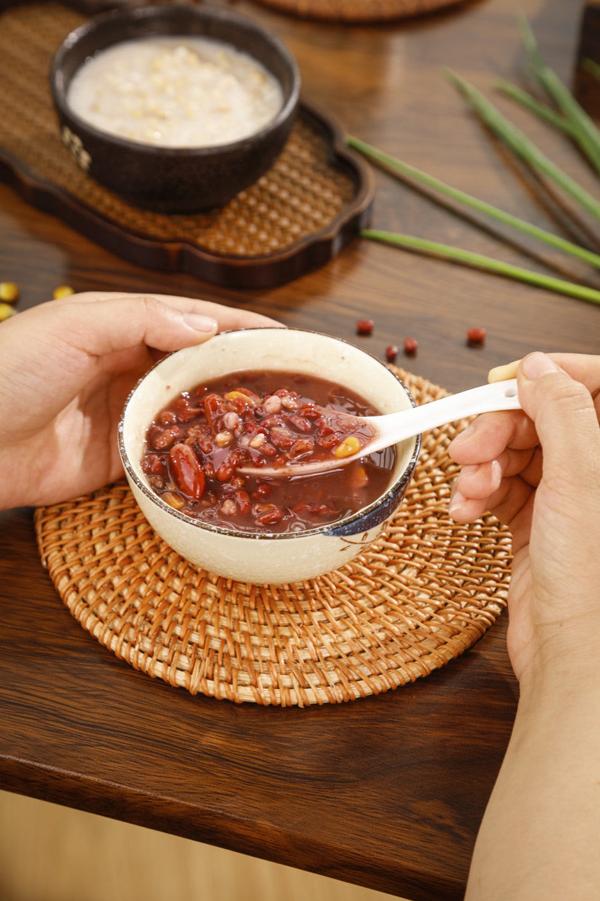 深底上的红豆粥