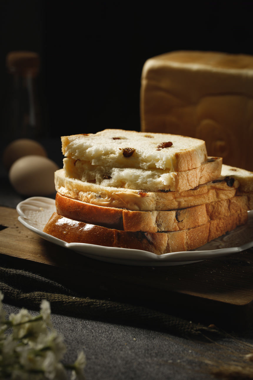 深底上的蔓越莓吐司