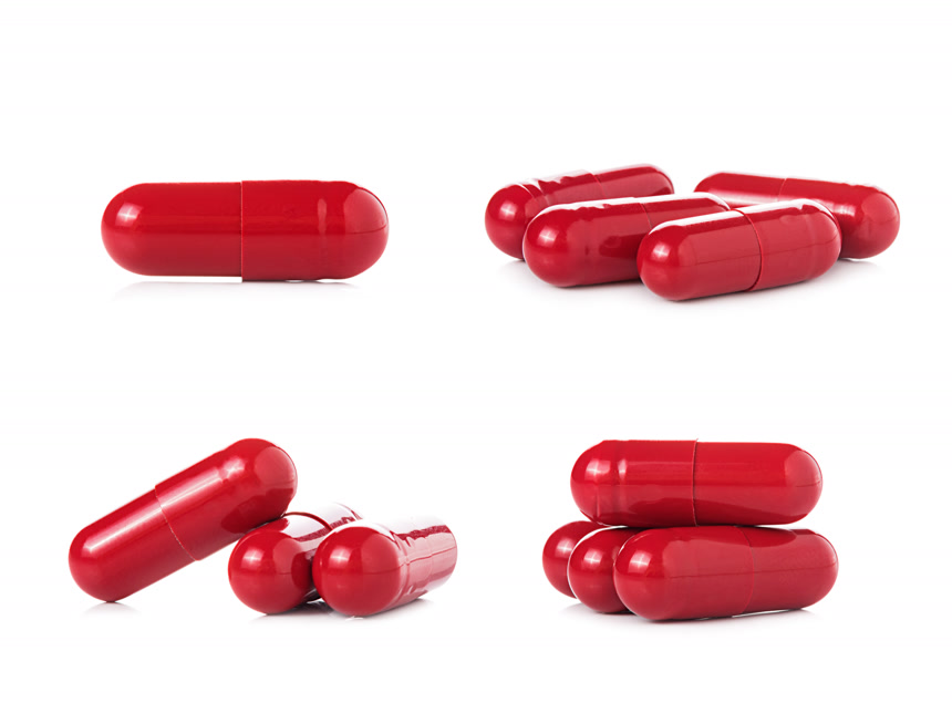 白色背景上的红色药丸胶囊药物保健品