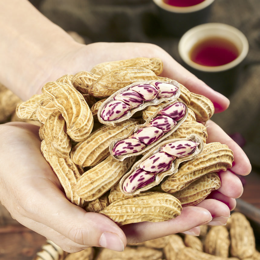 深底上的七彩花生