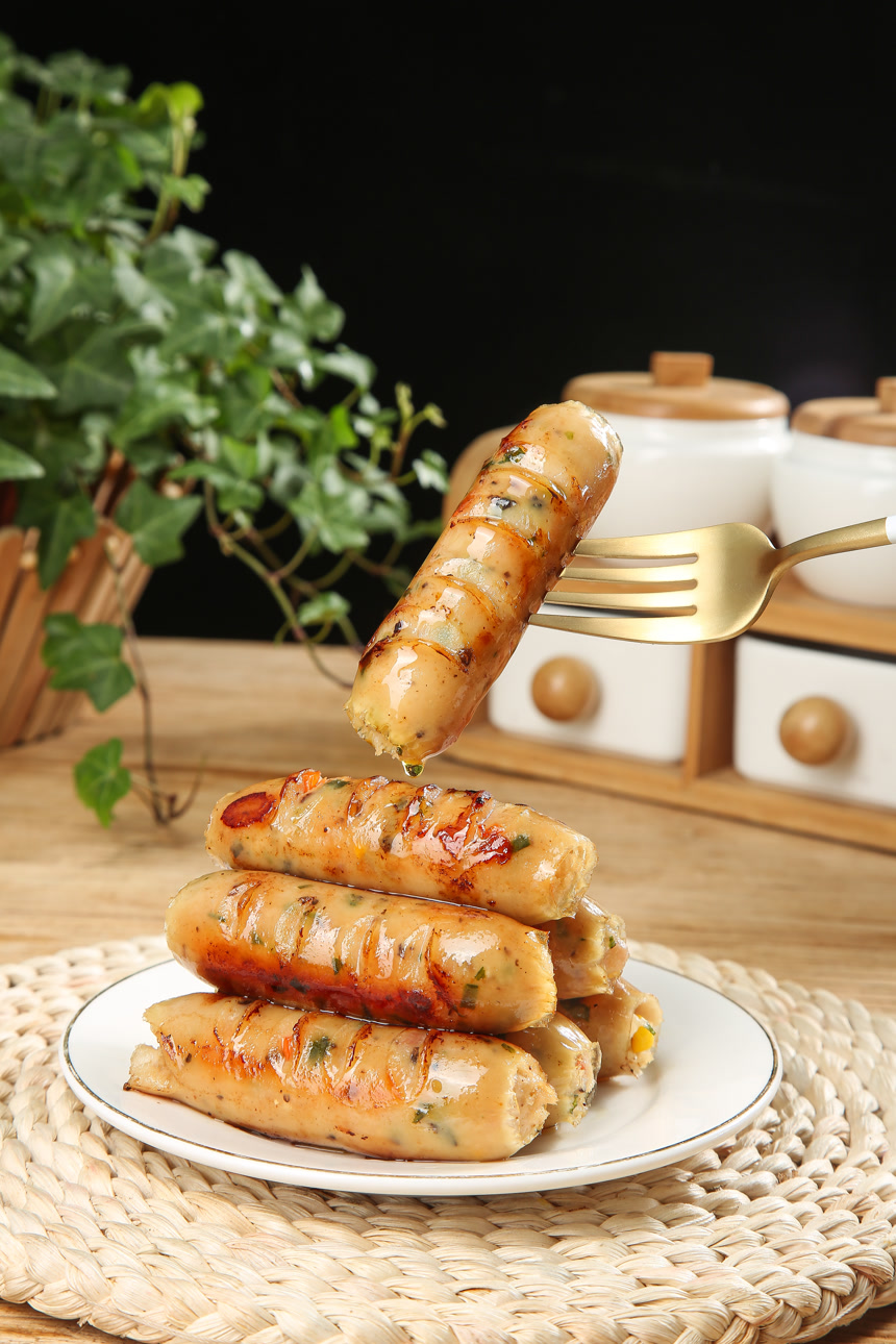 木底上的膳食蔬菜肠