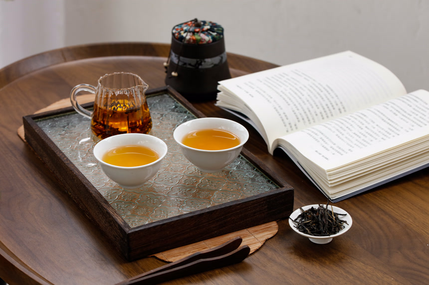 深底上的普洱茶