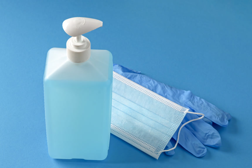 蓝色背景上一个医疗面罩和医疗手套医疗用品