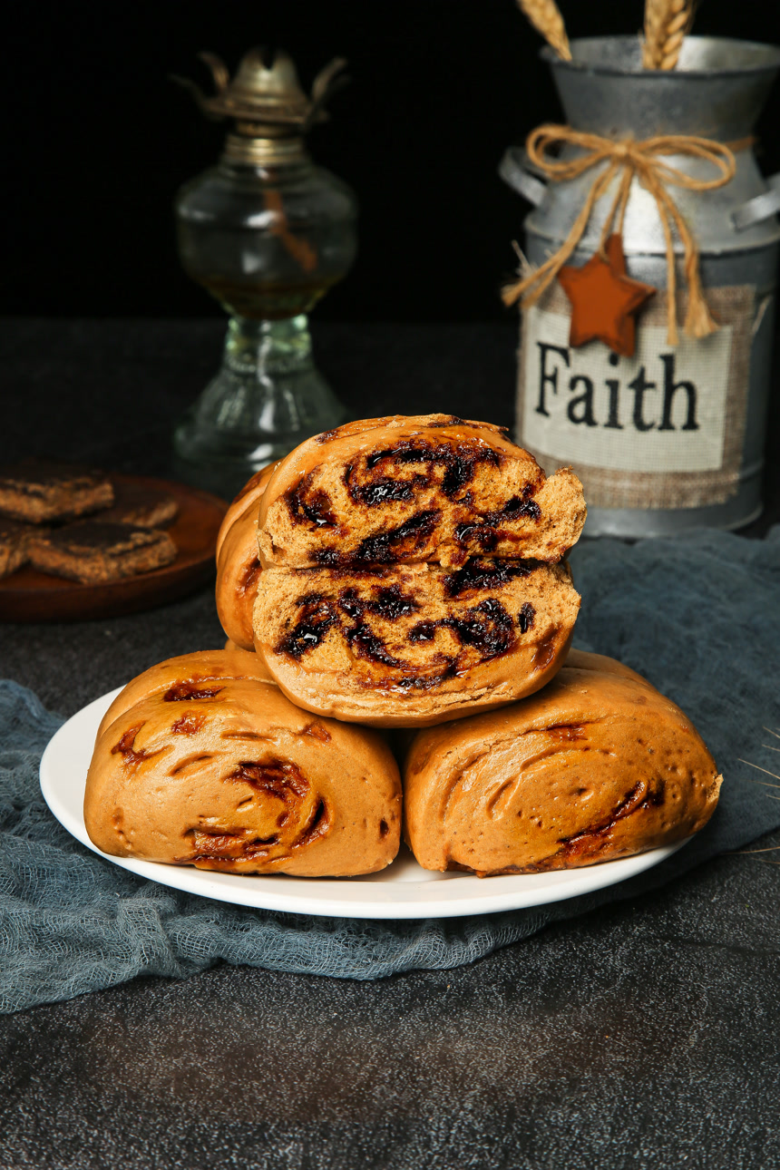 深底上的红糖馒头