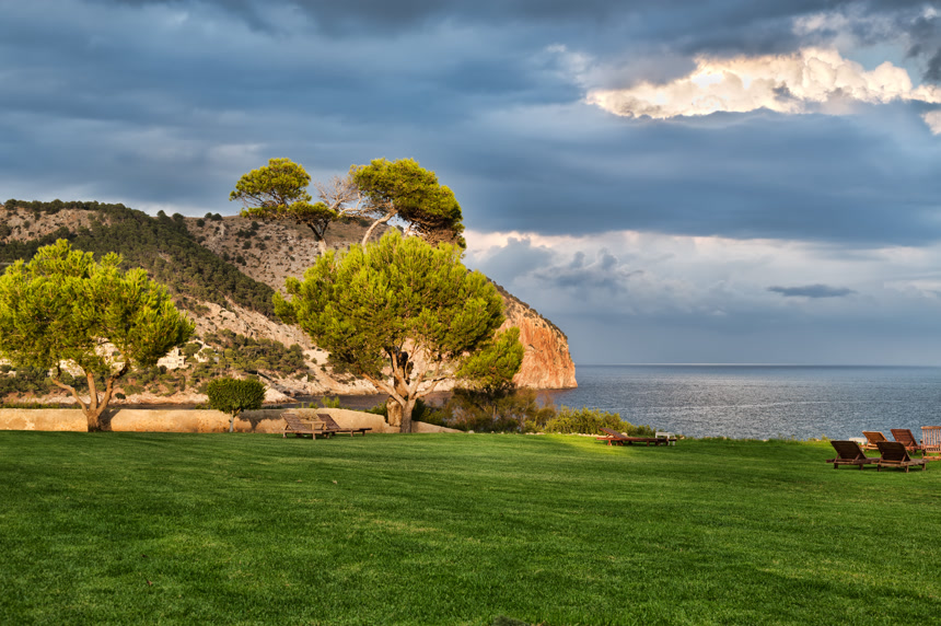 草坪与海岸岛屿旅游观光景点宣传