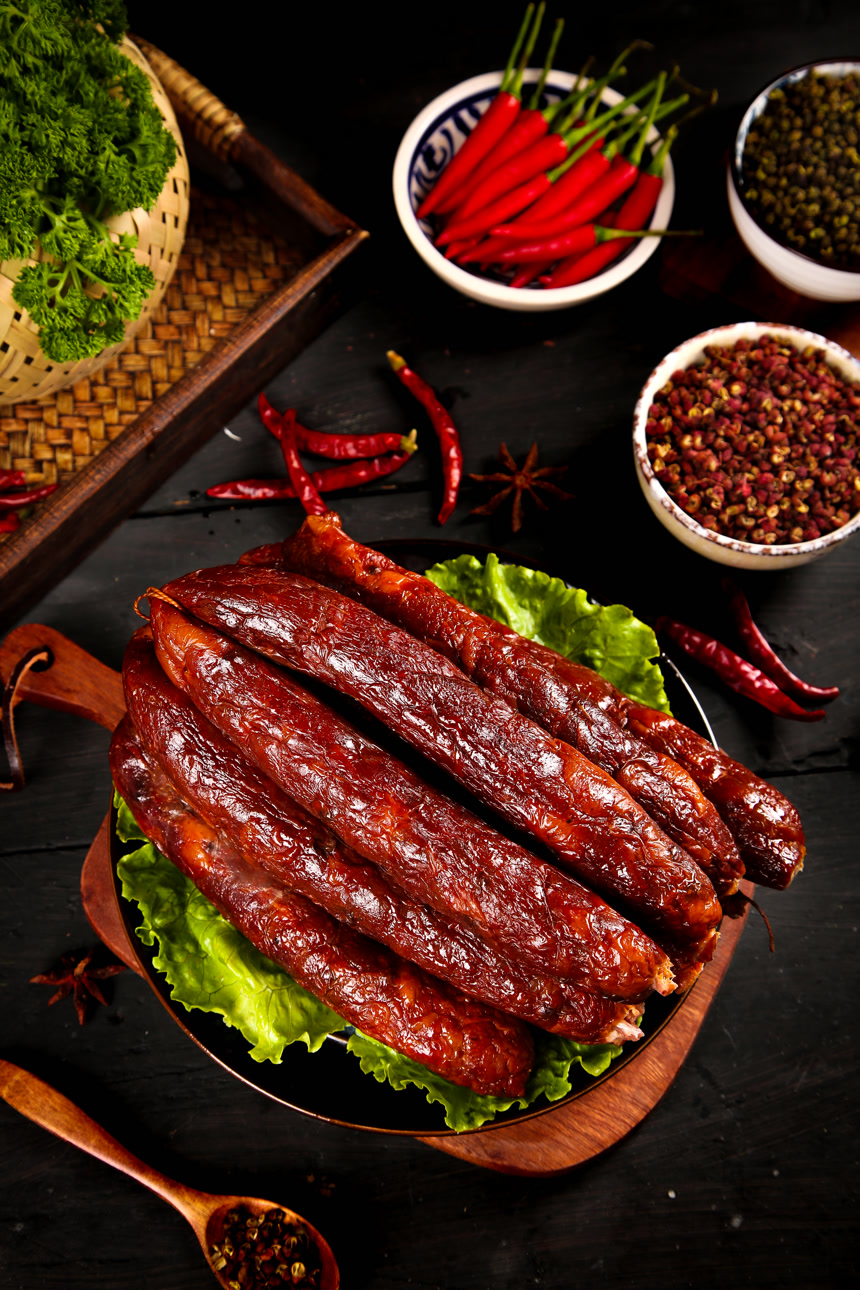 深底上的麻辣香肠