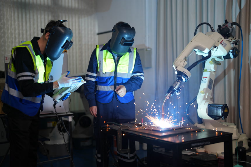 工业车间的焊接工艺