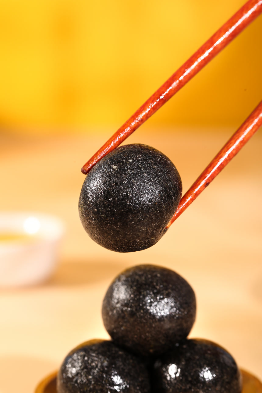 浅底上的芝麻丸