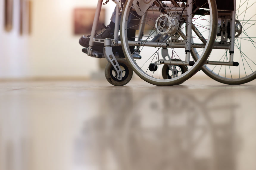 关爱残疾人轮椅特写