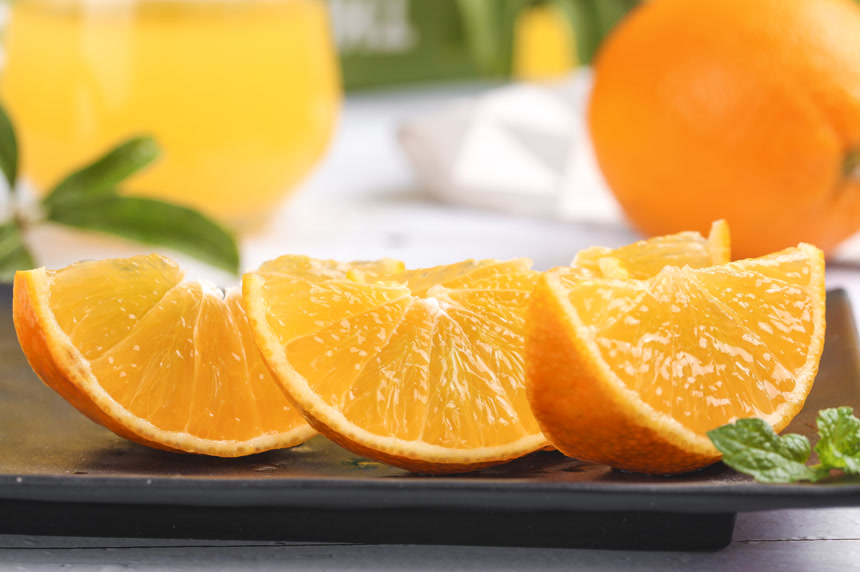 浅底上的爱媛果冻橙