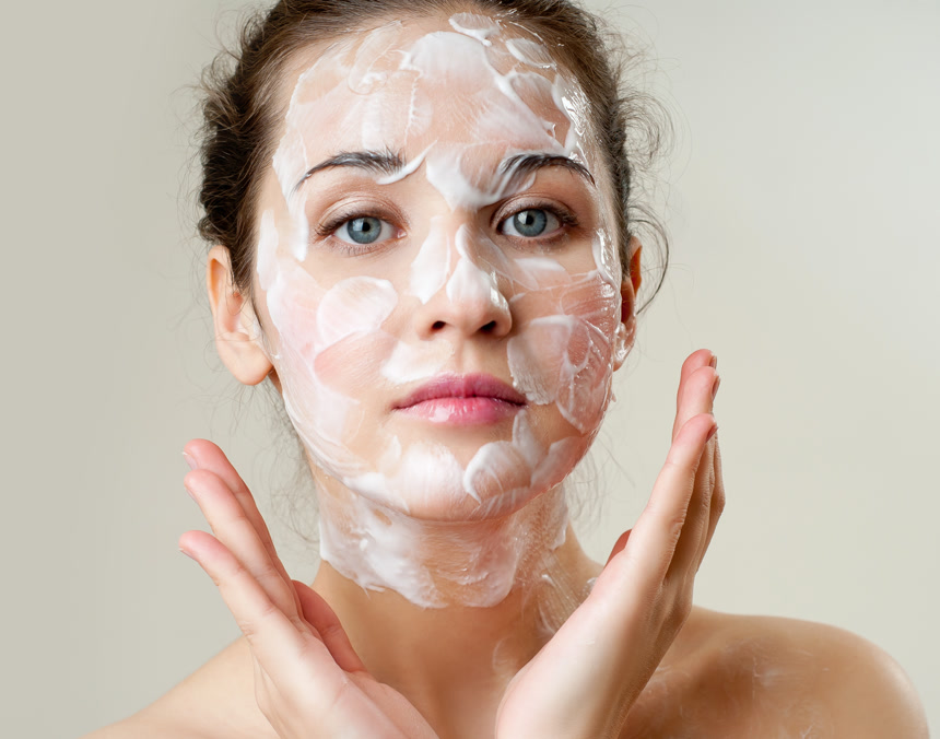 女人脸部护肤美容护肤品宣传