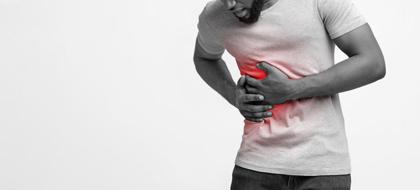 男人抱在身边肝痛难忍医疗健康