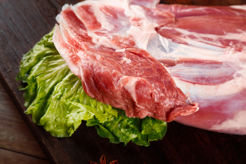 深底上的羊后腿