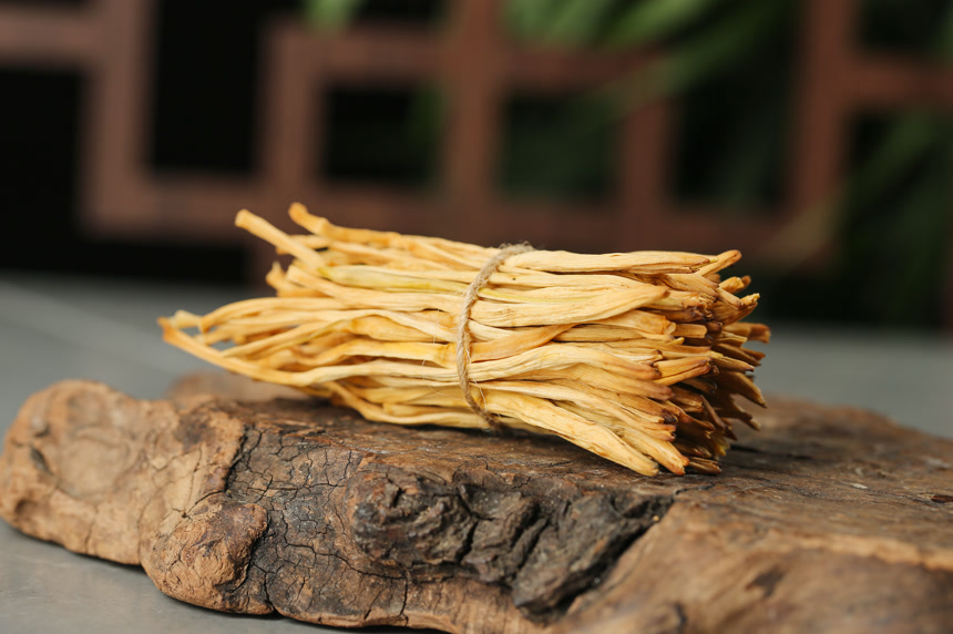 深底上的黄花菜