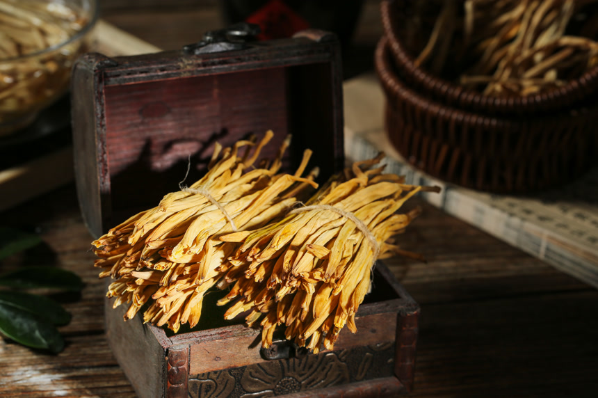 深底上的黄花菜