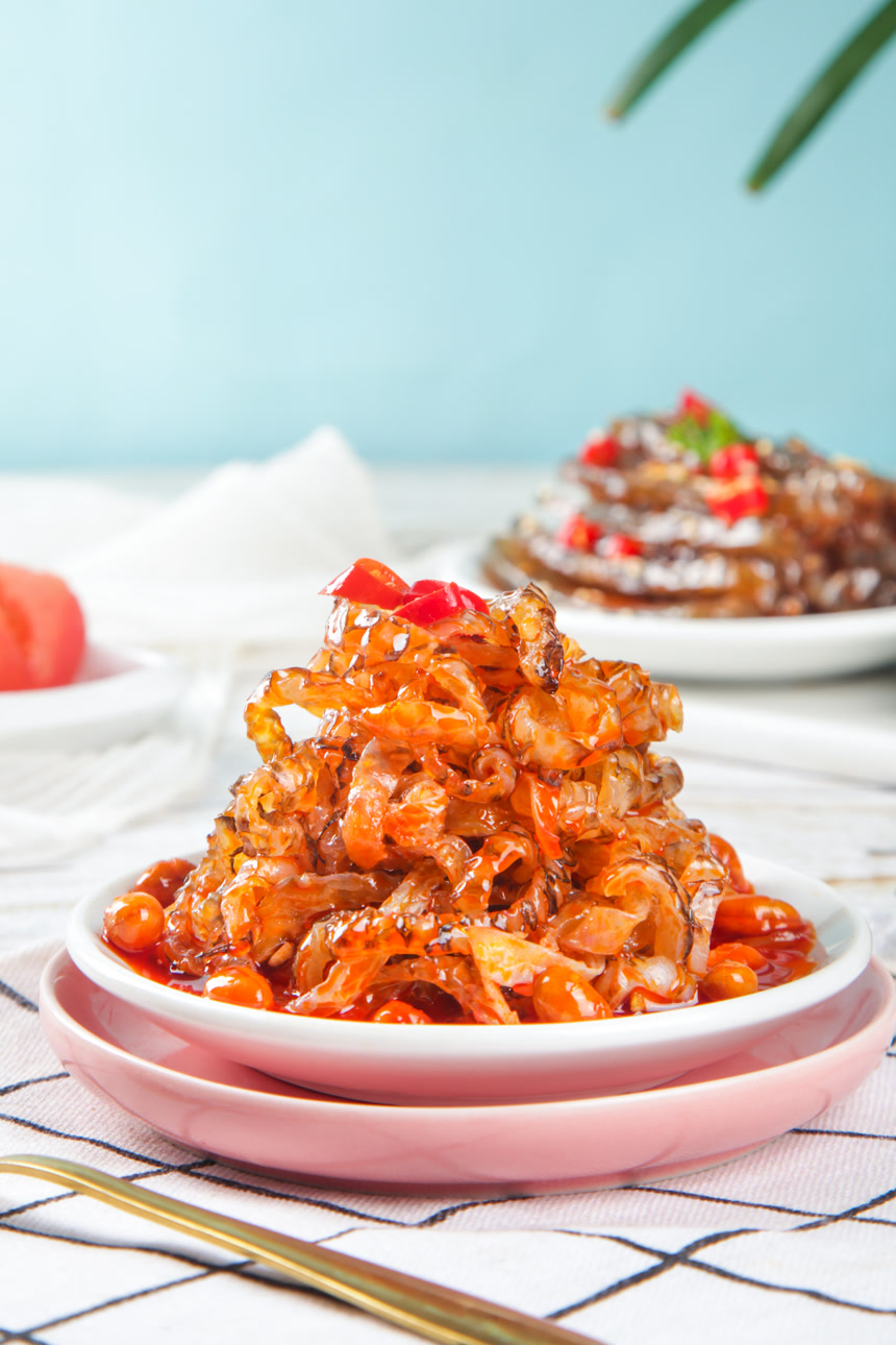 浅底上的香辣鱼皮