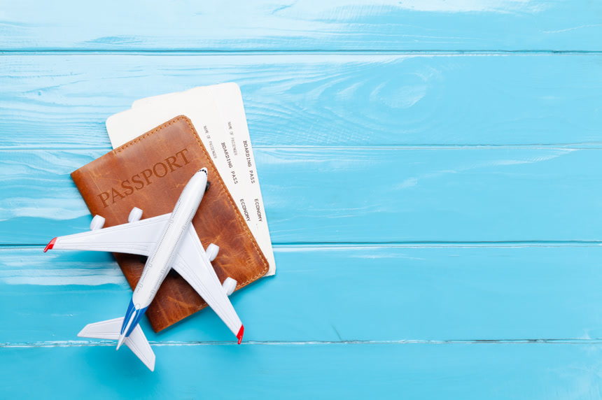 蓝色木制背景旅行主题创意插图背景壁纸