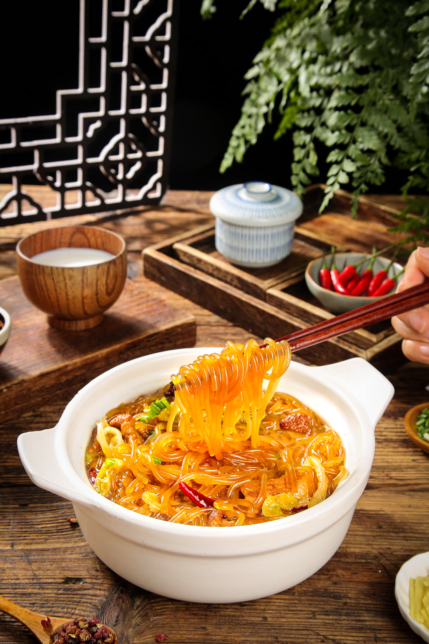 碗里的猪肉炖粉条