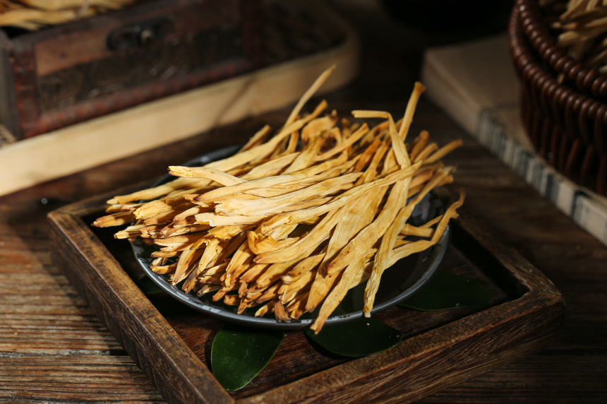 深底上的黄花菜