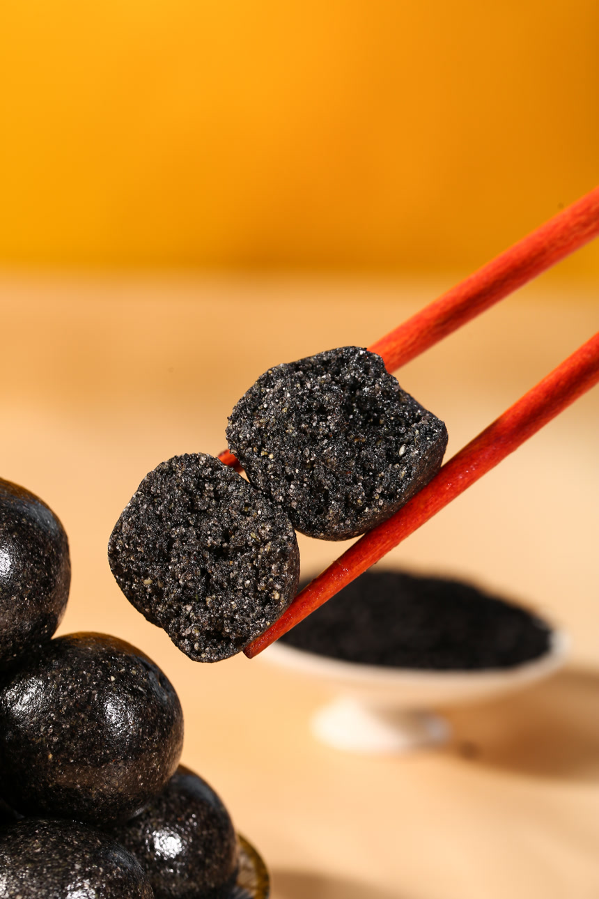 浅底上的芝麻丸