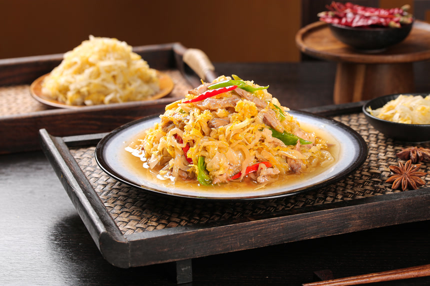 深底上的东北酸菜