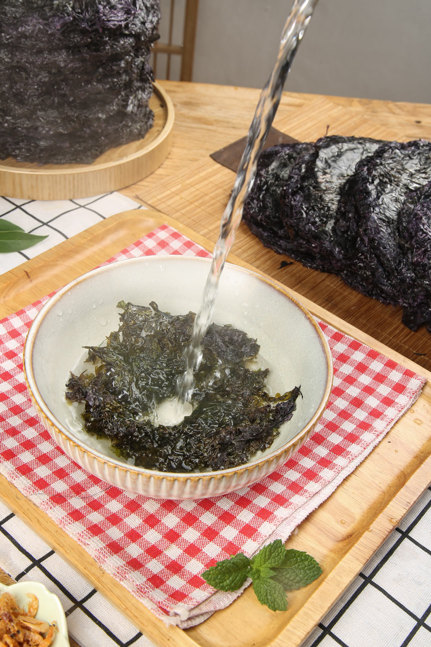 碗里的紫菜汤