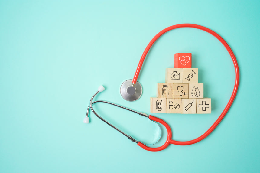 医疗保健和医疗保险概念与木块健康保健