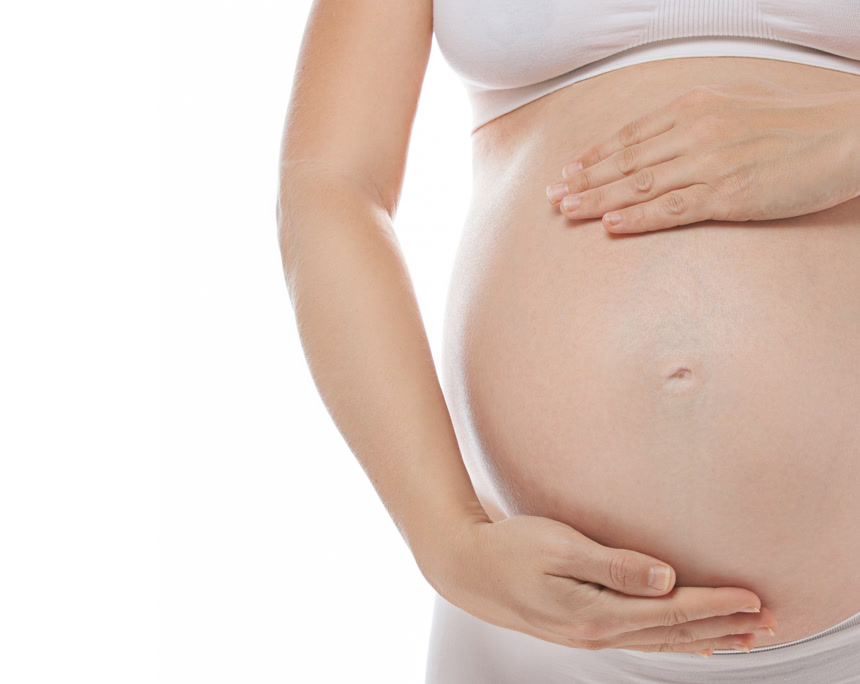 白底图孕妇妈妈抚摸肚子怀孕呵护大肚子孕照出生率