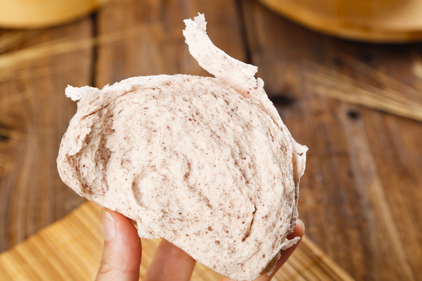 浅底上的全麦馒头