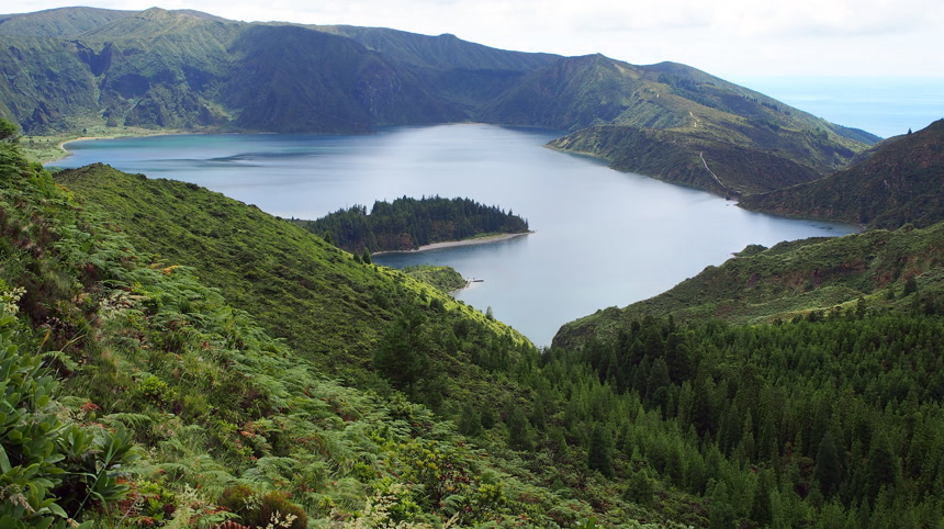 火山口湖圣米格尔岛亚述尔群岛葡萄牙2022年8月2日自然景观