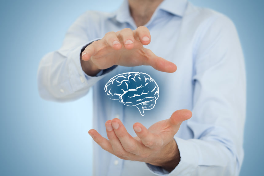 商务男用手托住大脑模型