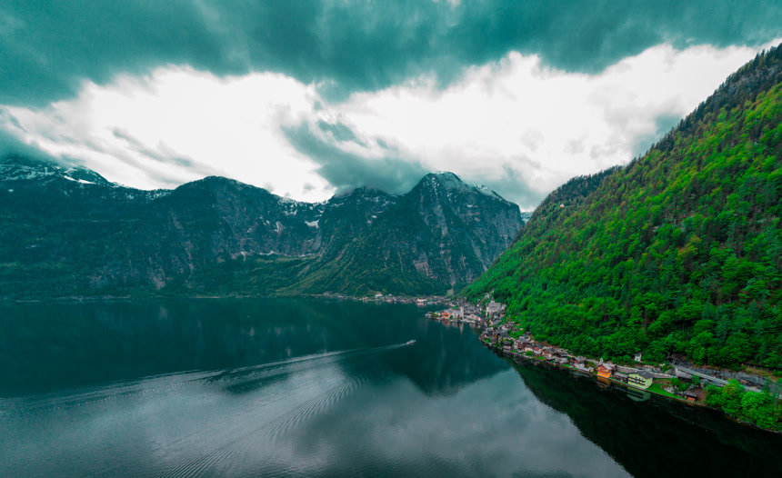 美丽的奥地利哈尔施塔特湖边风景自然景色