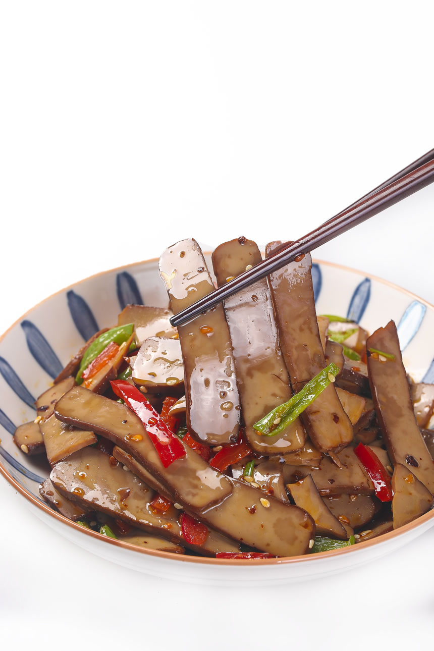 白底上的鸡蛋干