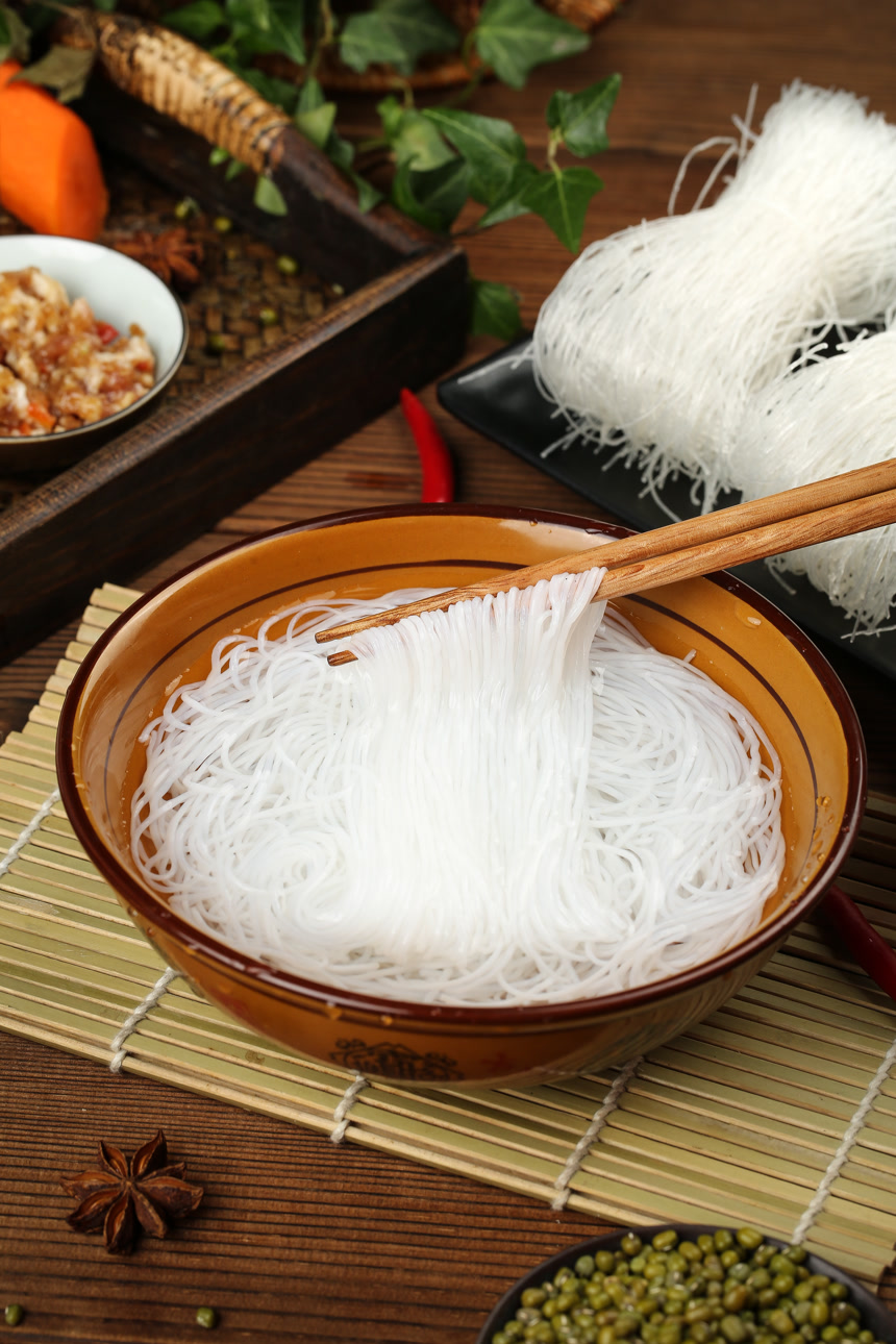 深底上的龙口粉丝