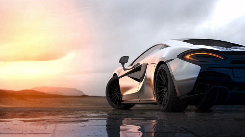 日落时分的苍穹下一辆停在水面上的汽车