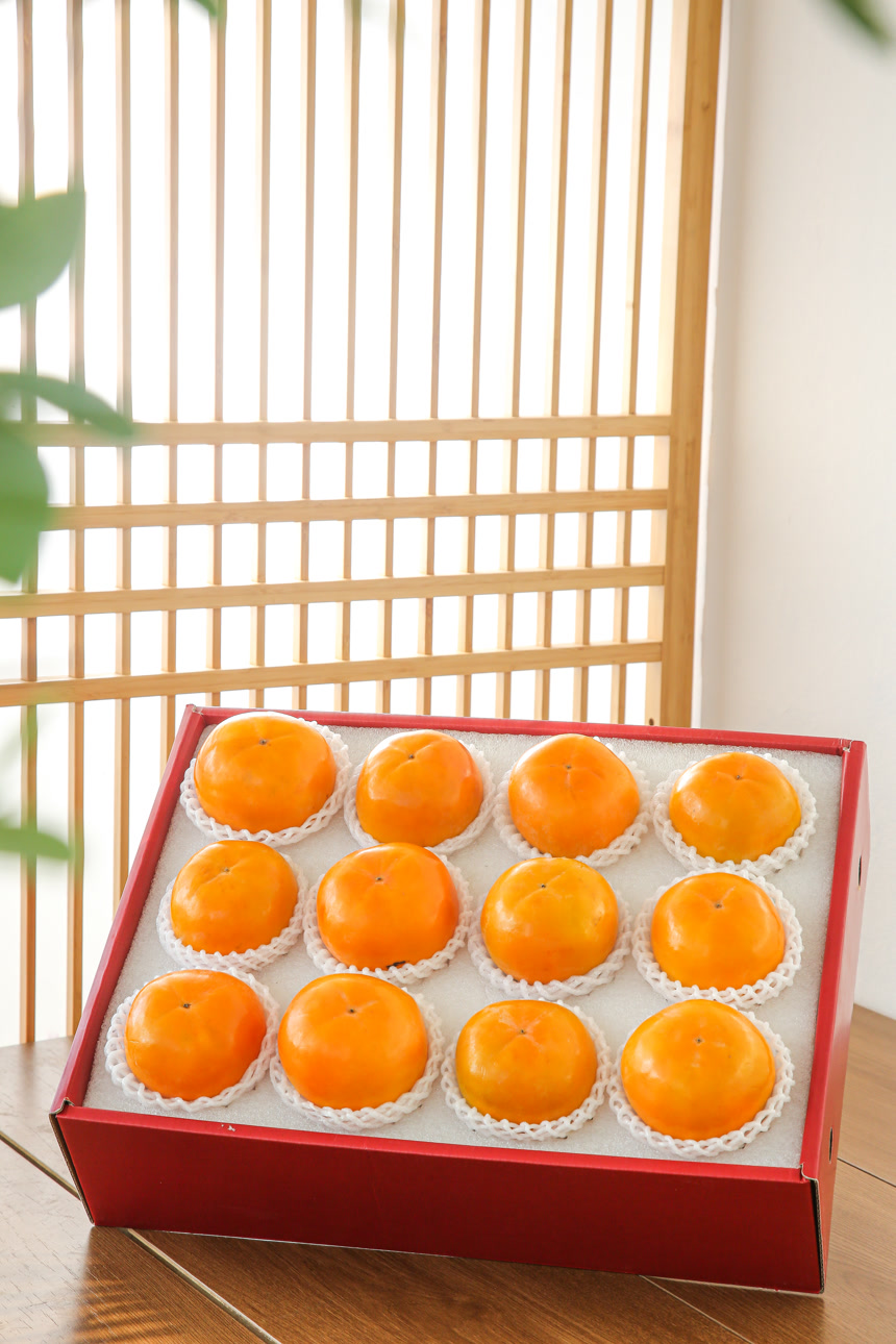 盒子装着水果脆柿