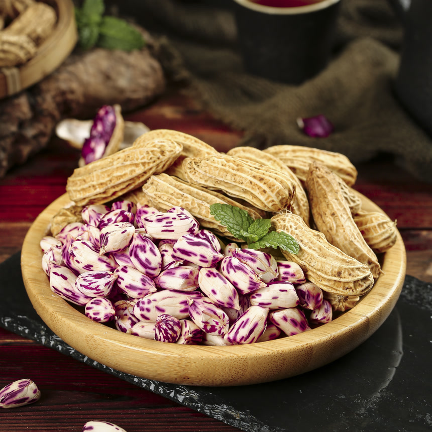 深底上的七彩花生