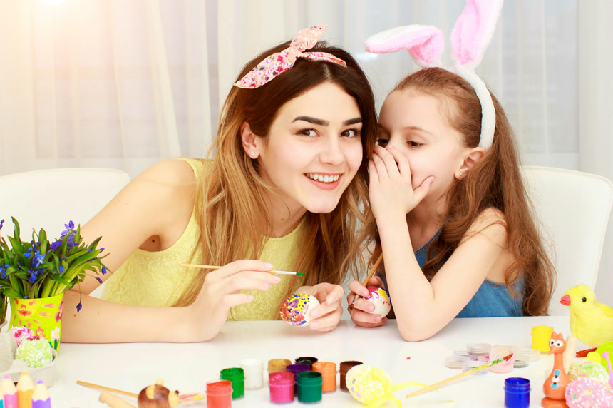 幸福的家庭母女准备复活节.节日宣传 复活节场景