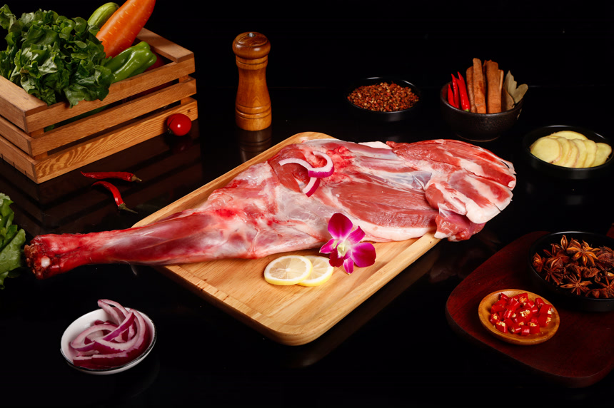 深底上的羊后腿