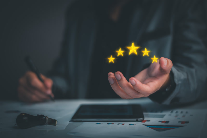 质量保证概念。商务人员表现出高质量的质量保证、良好的服务、优质的服务、五星级的服务、优质的服务、卓越的服务、高质量的服务、优秀的商务管理.