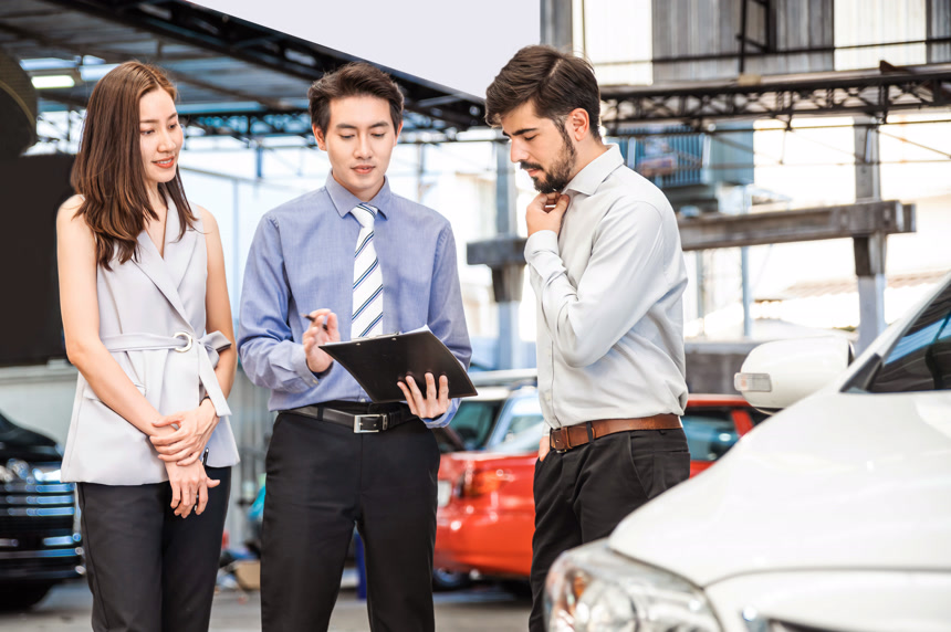 车行的人亚洲推销员汽车租赁和交易业务汽车