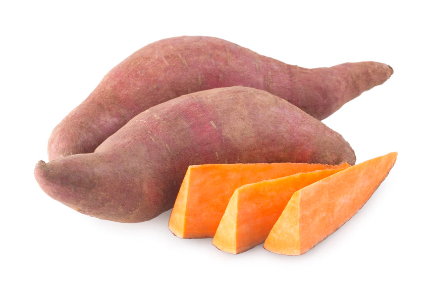 蔬菜白色背景上的红薯和红薯切块健康农产品