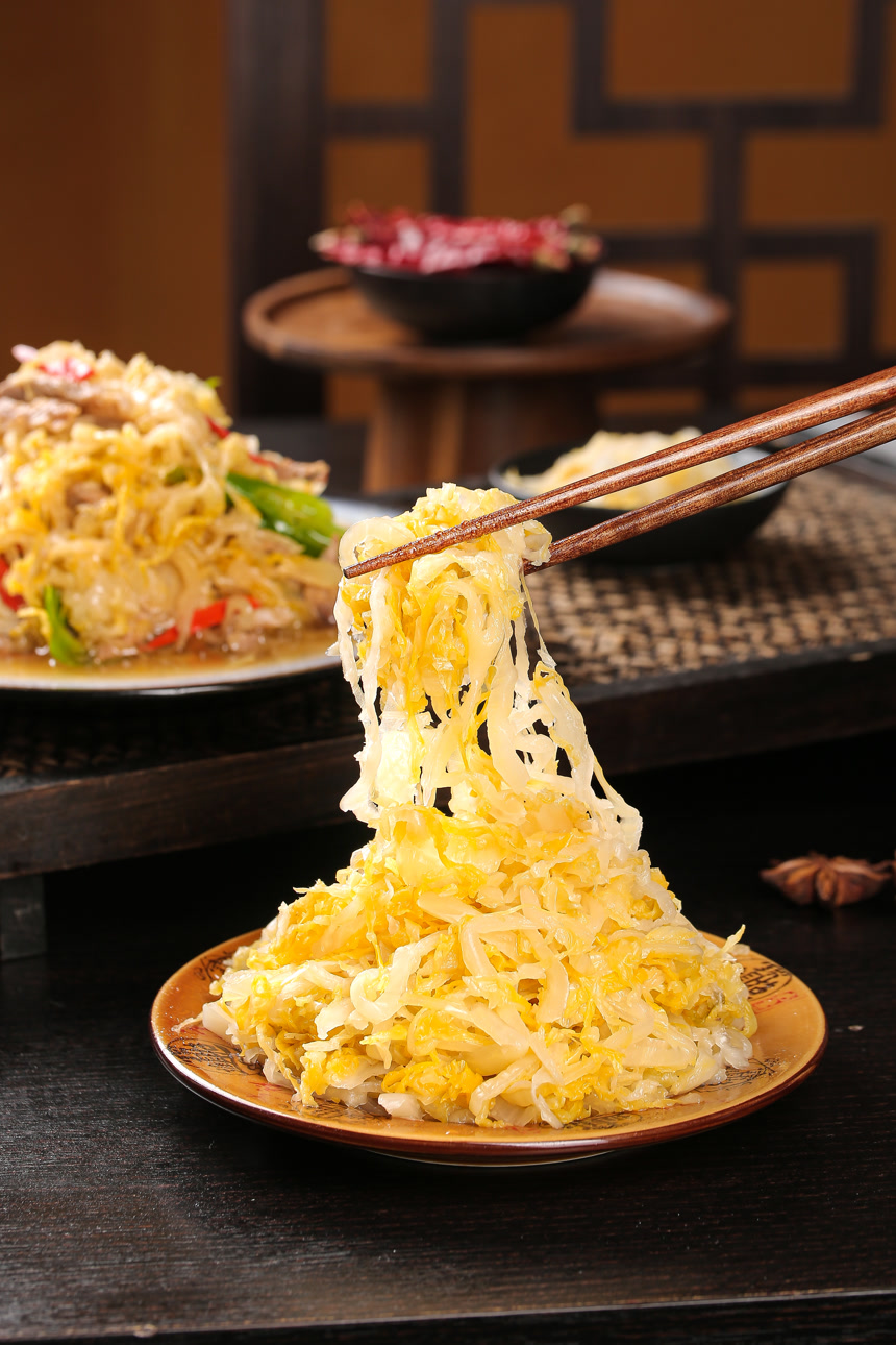 深底上的东北酸菜