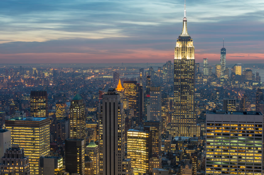 日落时分纽约曼哈顿的夜景航拍