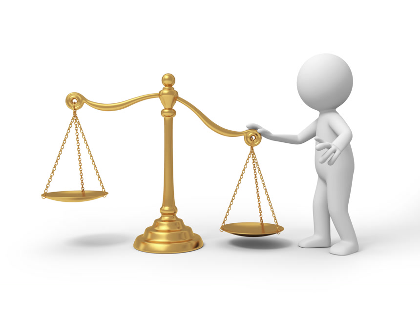 白色人物扶着金色的天平法律公平白底图